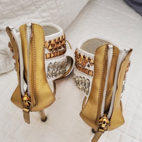 Stunning Giuseppe Zanotti Designer High Heel Studded shoes - Picture 3 of 6
